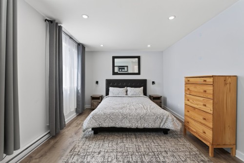 Chambre à coucher - 5769 Boul. Marie-Victorin, Brossard, QC - Indoor Photo Showing Bedroom