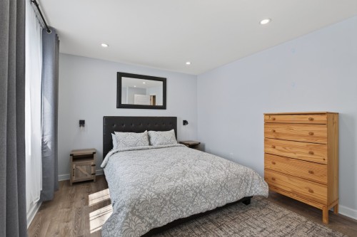 Chambre à coucher principale - 5769 Boul. Marie-Victorin, Brossard, QC - Indoor Photo Showing Bedroom