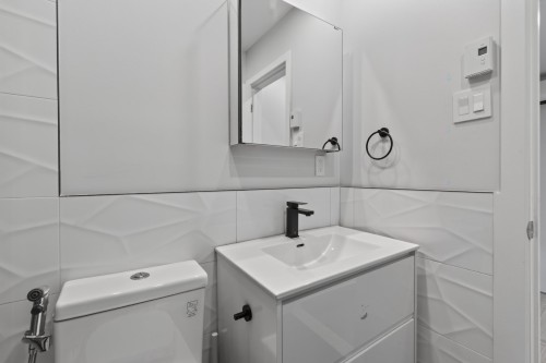 Salle de bains - 5769 Boul. Marie-Victorin, Brossard, QC - Indoor Photo Showing Bathroom