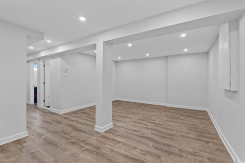 Salle familiale - 5769 Boul. Marie-Victorin, Brossard, QC - Indoor Photo Showing Other Room