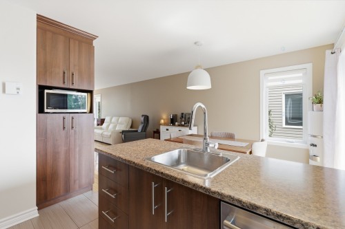 Cuisine - 280 Ch. De Chambly, Marieville, QC - Indoor Photo Showing Kitchen