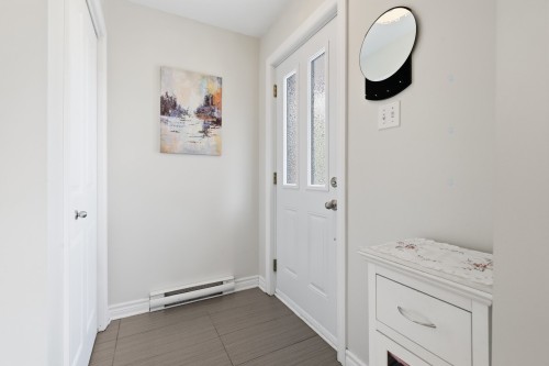 Hall d'entrée/Vestibule - 280 Ch. De Chambly, Marieville, QC - Indoor Photo Showing Other Room