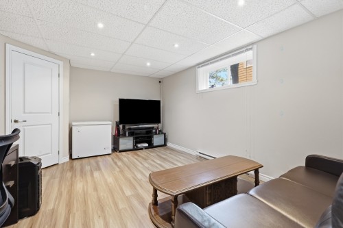 Salle familiale - 280 Ch. De Chambly, Marieville, QC - Indoor