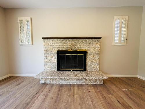 253 Riverview Drive, Dryden, ON - Indoor Photo Showing Living Room With Fireplace