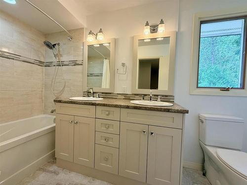 253 Riverview Drive, Dryden, ON - Indoor Photo Showing Bathroom