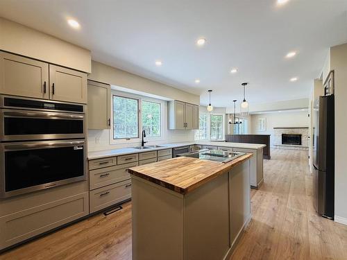 253 Riverview Drive, Dryden, ON - Indoor Photo Showing Kitchen With Double Sink With Upgraded Kitchen