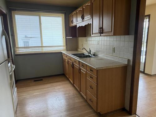 199 Limbrick, Thunder Bay, ON - Indoor Photo Showing Kitchen With Double Sink