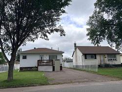 1320 Wallbridge Avenue Thunder Bay, ON P7E 3K8