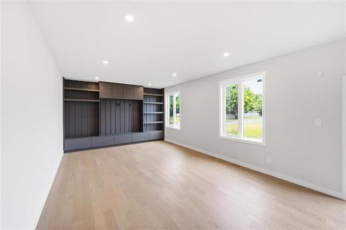 173 Harvest Cr, Lorette, MB - Indoor Photo Showing Other Room
