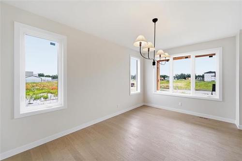 173 Harvest Cr, Lorette, MB - Indoor Photo Showing Other Room