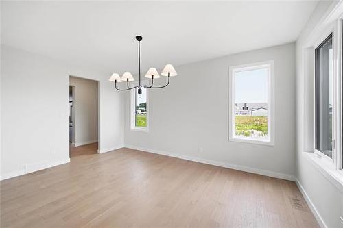 173 Harvest Cr, Lorette, MB - Indoor Photo Showing Other Room
