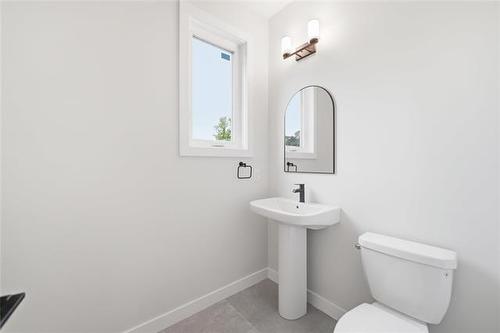 173 Harvest Cr, Lorette, MB - Indoor Photo Showing Bathroom