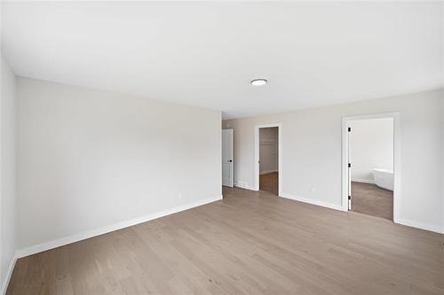 173 Harvest Cr, Lorette, MB - Indoor Photo Showing Other Room