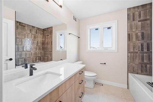 173 Harvest Cr, Lorette, MB - Indoor Photo Showing Bathroom