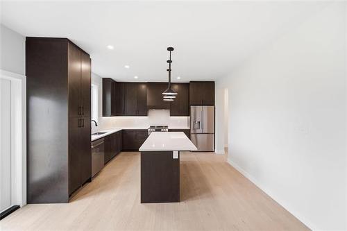 173 Harvest Cr, Lorette, MB - Indoor Photo Showing Kitchen