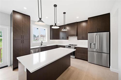 173 Harvest Cr, Lorette, MB - Indoor Photo Showing Kitchen With Upgraded Kitchen