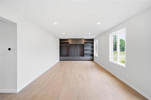 173 Harvest Cr, Lorette, MB - Indoor Photo Showing Other Room