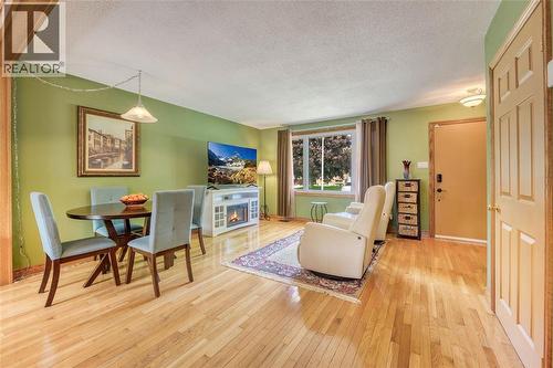 60 Royal Crescent, Sarnia, ON - Indoor Photo Showing Living Room With Fireplace