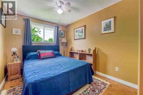 60 Royal Crescent, Sarnia, ON - Indoor Photo Showing Bedroom