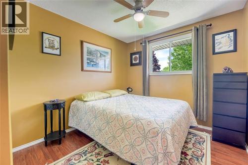 60 Royal Crescent, Sarnia, ON - Indoor Photo Showing Bedroom