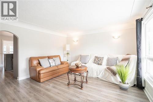 1554 Lesperance Road, Tecumseh, ON - Indoor Photo Showing Living Room