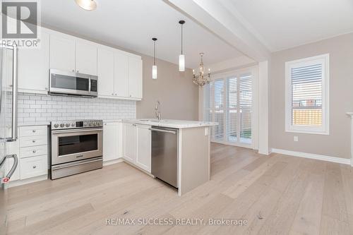 28 Pickett Place, Cambridge, ON - Indoor Photo Showing Kitchen With Stainless Steel Kitchen With Upgraded Kitchen