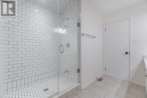 28 Pickett Place, Cambridge, ON - Indoor Photo Showing Bathroom