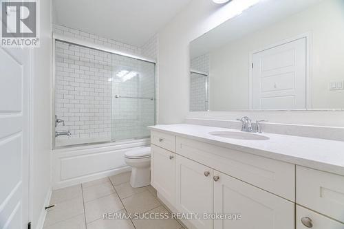 28 Pickett Place, Cambridge, ON - Indoor Photo Showing Bathroom