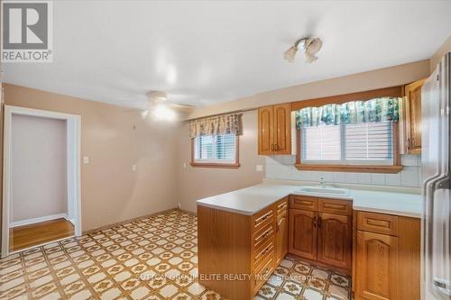 1060 Claredale Road, Mississauga, ON - Indoor Photo Showing Kitchen