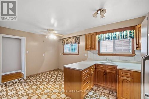 1060 Claredale Road, Mississauga, ON - Indoor Photo Showing Kitchen