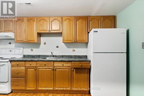 1060 Claredale Road, Mississauga, ON - Indoor Photo Showing Kitchen