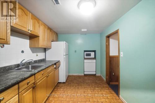1060 Claredale Road, Mississauga, ON - Indoor Photo Showing Kitchen