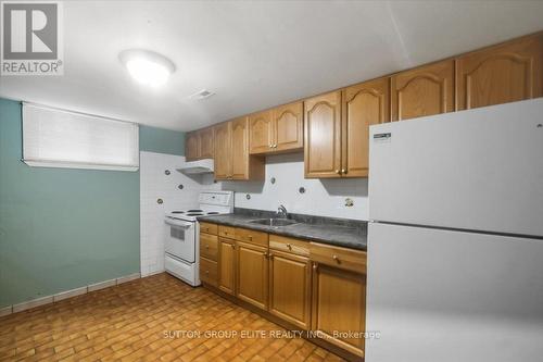 1060 Claredale Road, Mississauga, ON - Indoor Photo Showing Kitchen