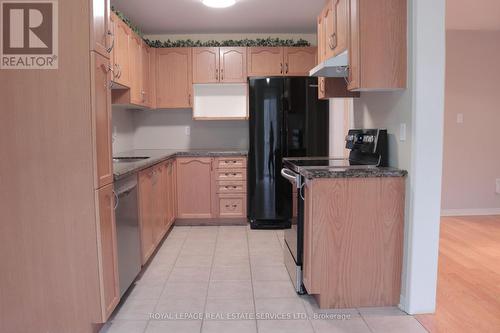 5163 Preservation Circle, Mississauga, ON - Indoor Photo Showing Kitchen
