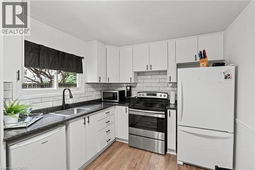 196 Bold Street, Hamilton, ON - Indoor Photo Showing Kitchen