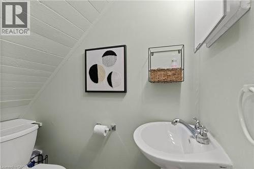196 Bold Street, Hamilton, ON - Indoor Photo Showing Bathroom