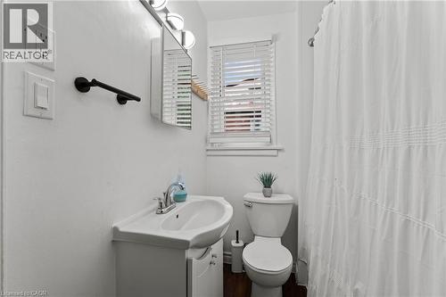 196 Bold Street, Hamilton, ON - Indoor Photo Showing Bathroom
