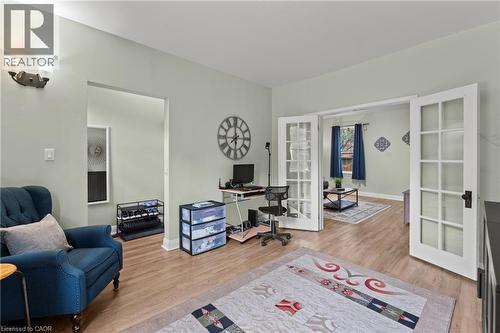 196 Bold Street, Hamilton, ON - Indoor Photo Showing Living Room