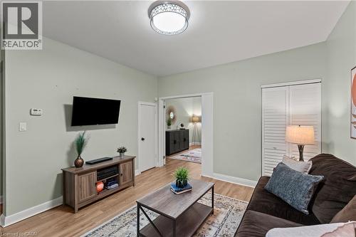 196 Bold Street, Hamilton, ON - Indoor Photo Showing Living Room