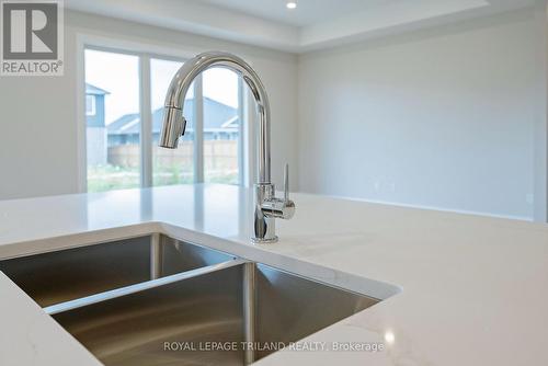 155 Shaw Valley Drive, St. Thomas, ON - Indoor Photo Showing Kitchen