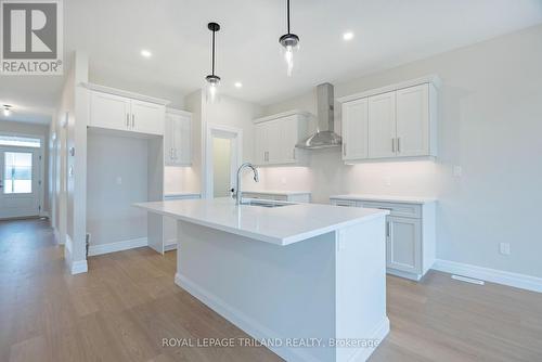 155 Shaw Valley Drive, St. Thomas, ON - Indoor Photo Showing Kitchen With Upgraded Kitchen