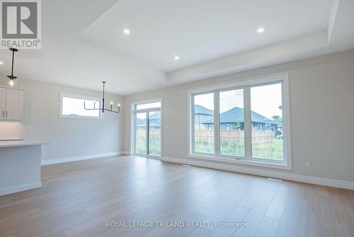 155 Shaw Valley Drive, St. Thomas, ON - Indoor Photo Showing Kitchen