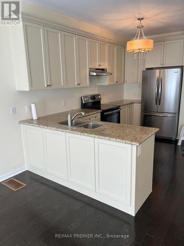 23 Spruce Pine Crescent, Vaughan, ON - Indoor Photo Showing Kitchen With Double Sink
