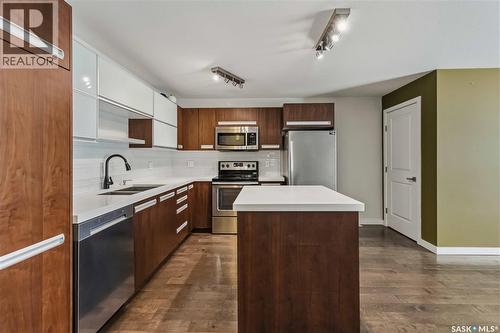 121 2315 Mcclocklin Road, Saskatoon, SK - Indoor Photo Showing Kitchen With Double Sink