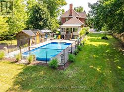 Pool and Sun room - 
