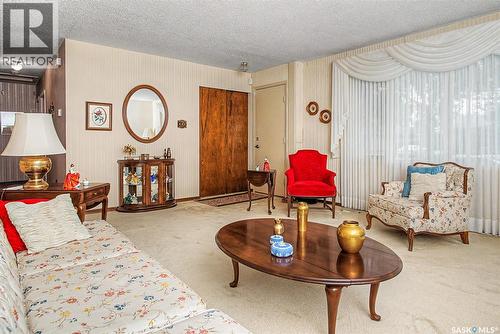 140 Mcdougall Crescent, Regina, SK - Indoor Photo Showing Living Room