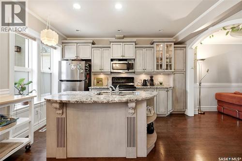 719 14Th Street E, Saskatoon, SK - Indoor Photo Showing Kitchen With Upgraded Kitchen