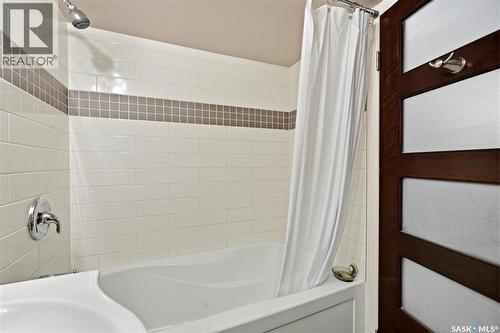 719 14Th Street E, Saskatoon, SK - Indoor Photo Showing Bathroom
