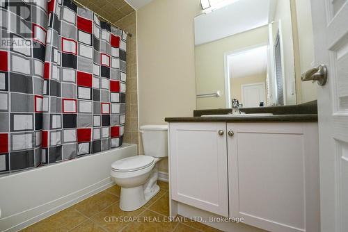 32 Fallmeadow Circle, Brampton, ON - Indoor Photo Showing Bathroom