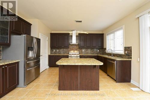 32 Fallmeadow Circle, Brampton, ON - Indoor Photo Showing Kitchen